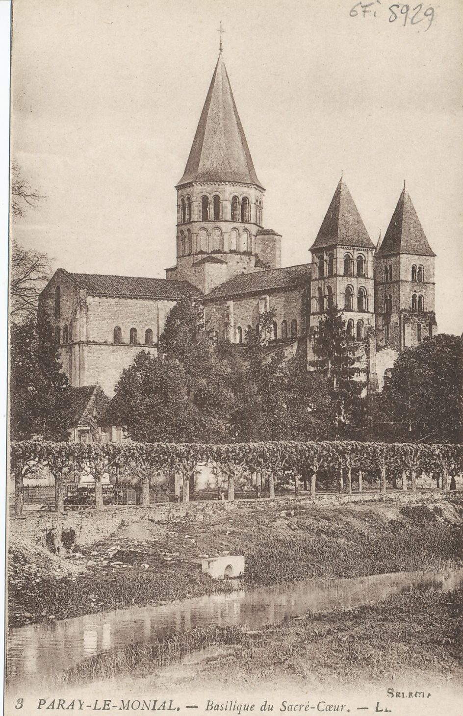 Paray-le-Monial. Basilique du Sacré-Coeur.
