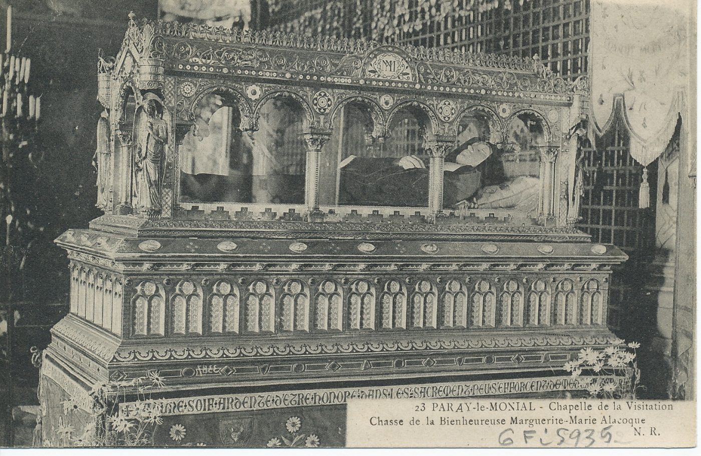 Paray-le-Monial. Chapelle de la Visitation. Châsse de la bienheureuse Marguerite-Marie Alacoque.