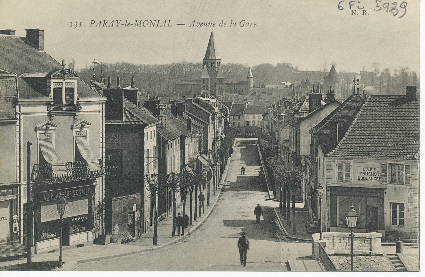 Paray-le-Monial. Avenue de la Gare.