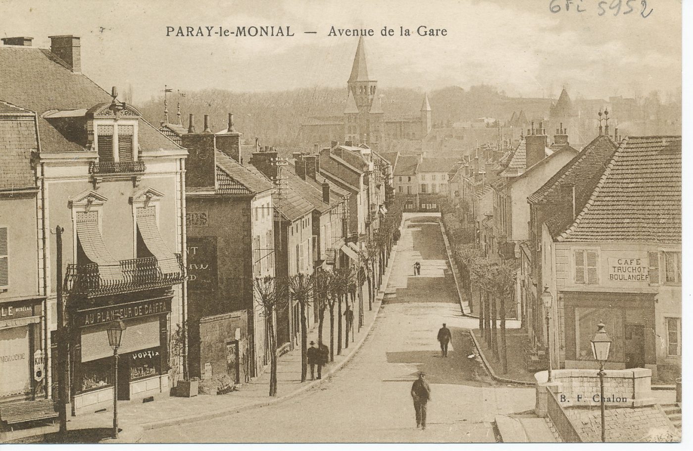 Paray-le-Monial. Avenue de la Gare.