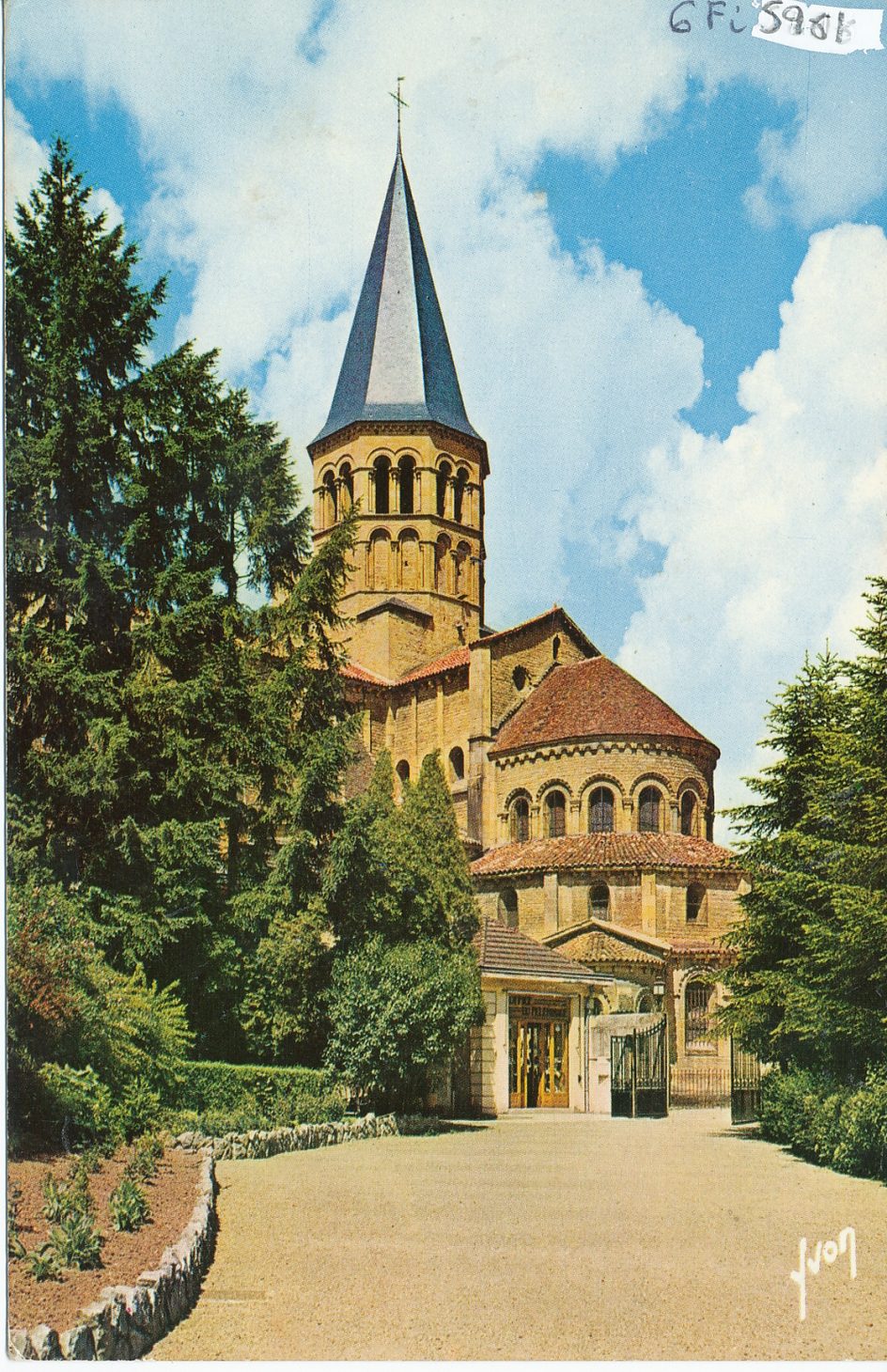 Paray-le-Monial.Couleurs et lumière de France. La basilique et son abside (XIe s. et XIIe s.).