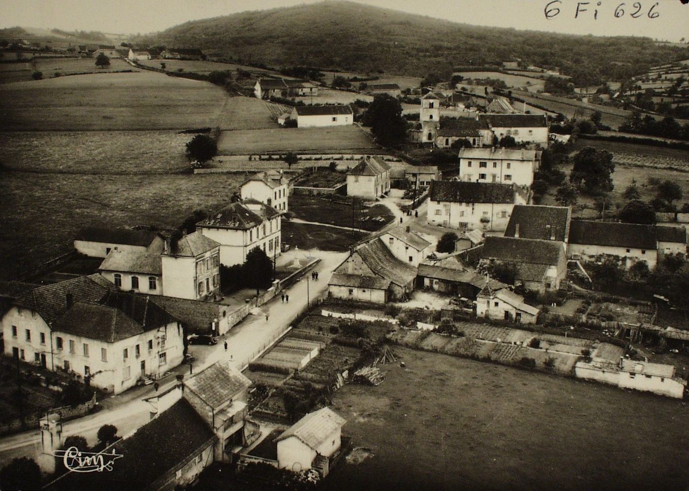 Buffières. Vue générale aérienne.