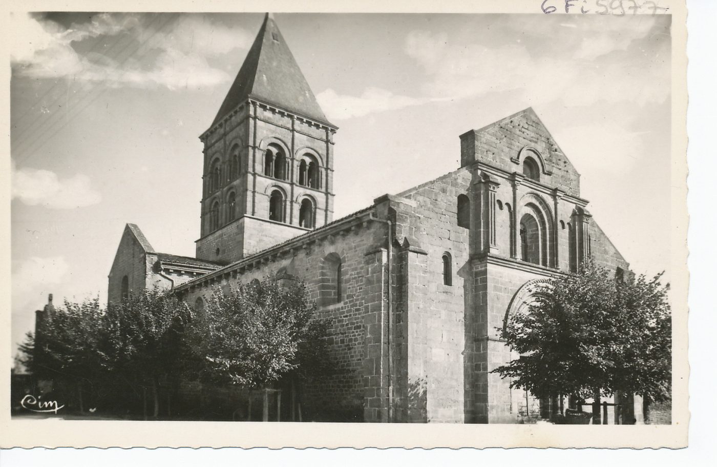 Varenne-l'Arconce. L'église (XIe s.).