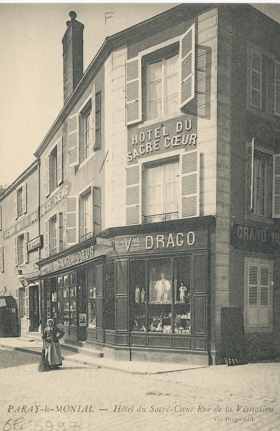 Paray-le-Monial. Hôtel du Sacré-Coeur. Rue de la Visitation.