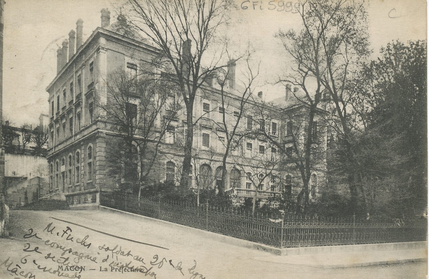 Mâcon. La préfecture.