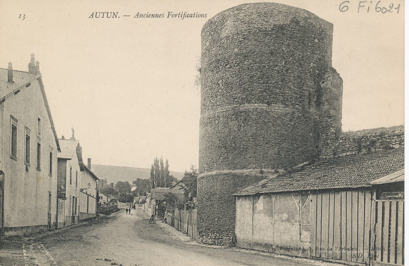 Autun. Anciennes fortifications.