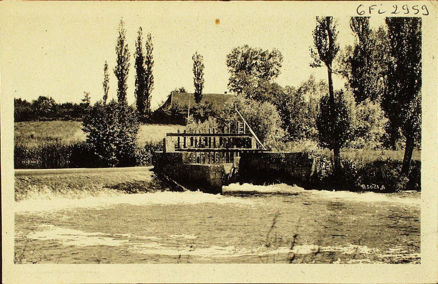 Sagy. L'écluse de Parmoins.