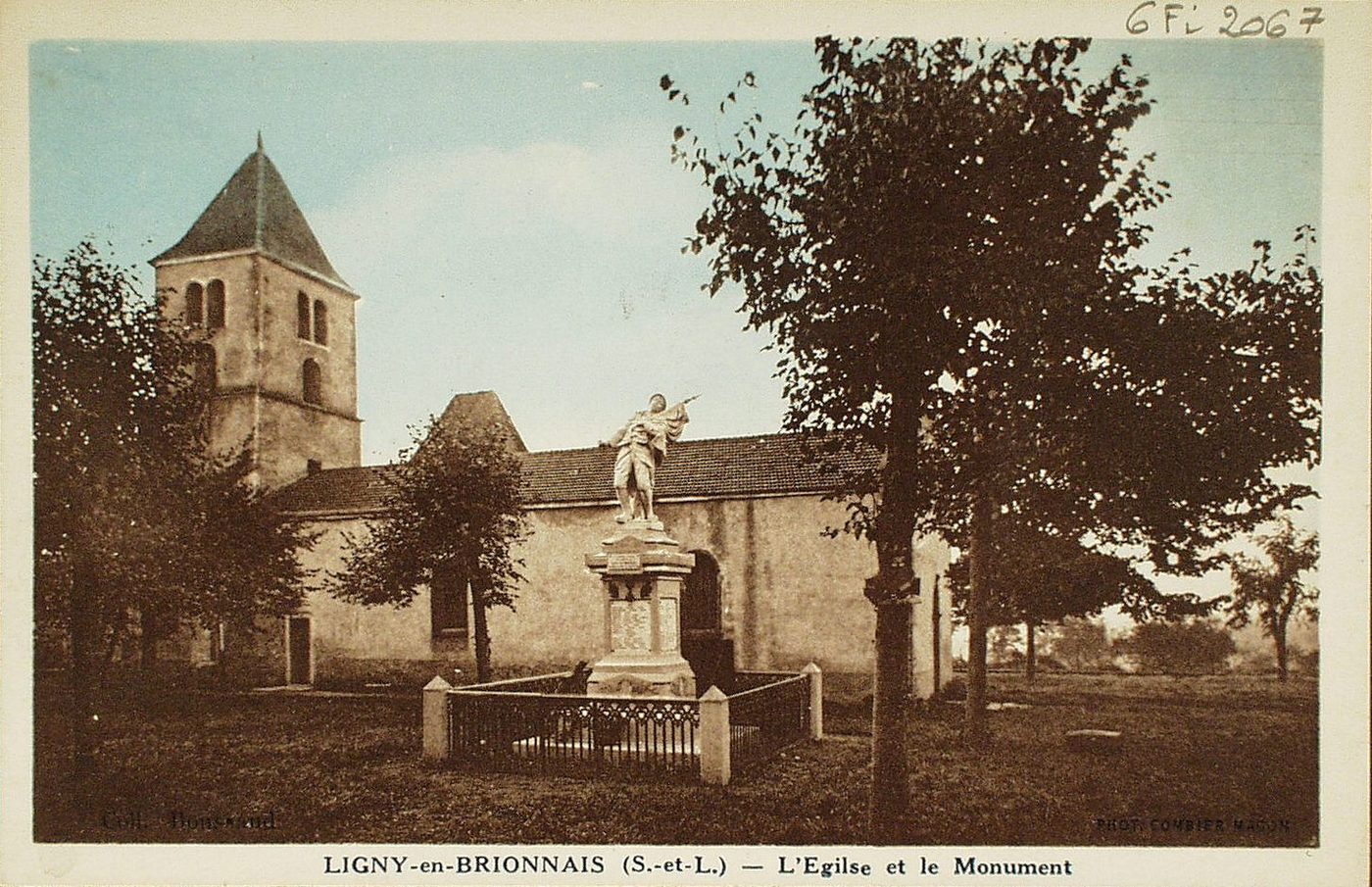 Ligny-en-Brionnais. L'église et le monument.
