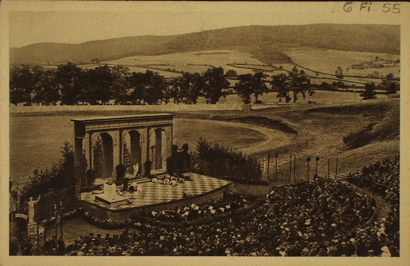 Autun antique. Représentation au théâtre romain.
