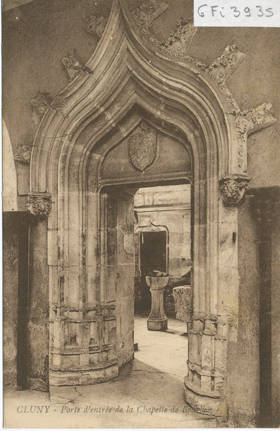 Cluny. Porte d'entrée de la chapelle de Bourbon.