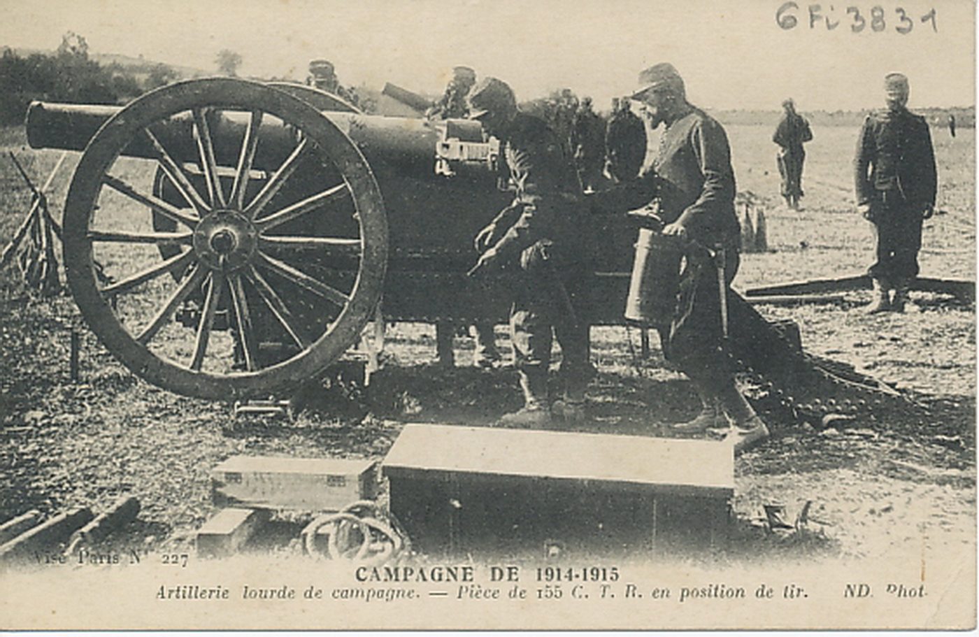 Campagne de 1914-1915. Artillerie lourde en campagne. Pièce de 155 C.T.T. en position de tir.