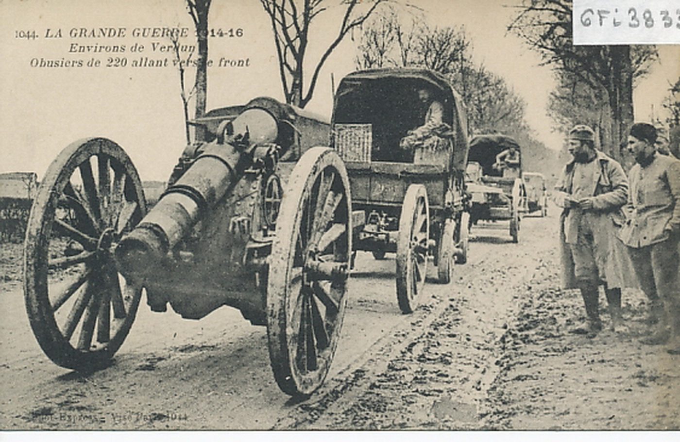 La grande guerre 14-16. Environs de Verdun. Obusiers de 220 allant vers le front.