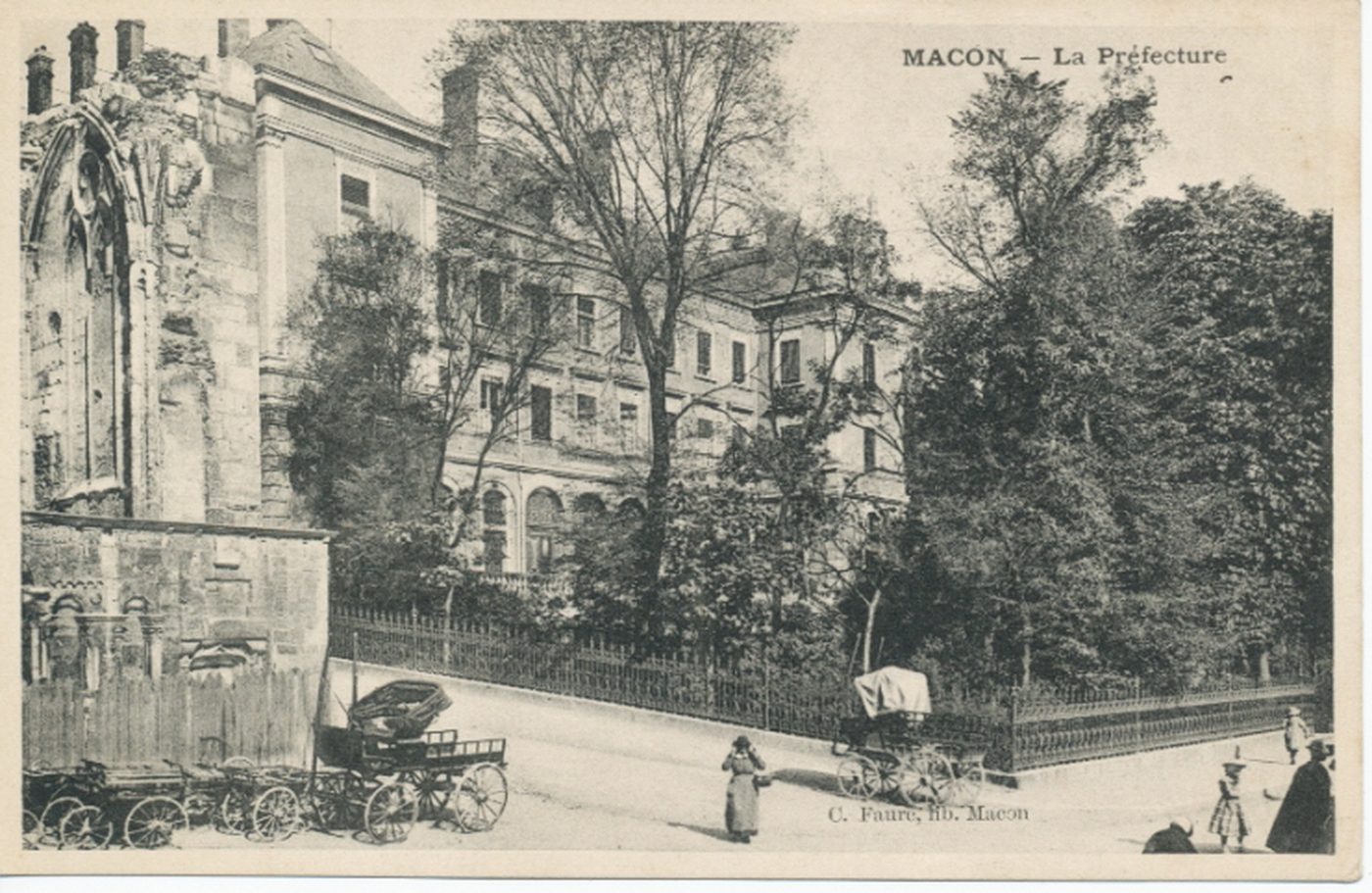 Mâcon. La préfecture.