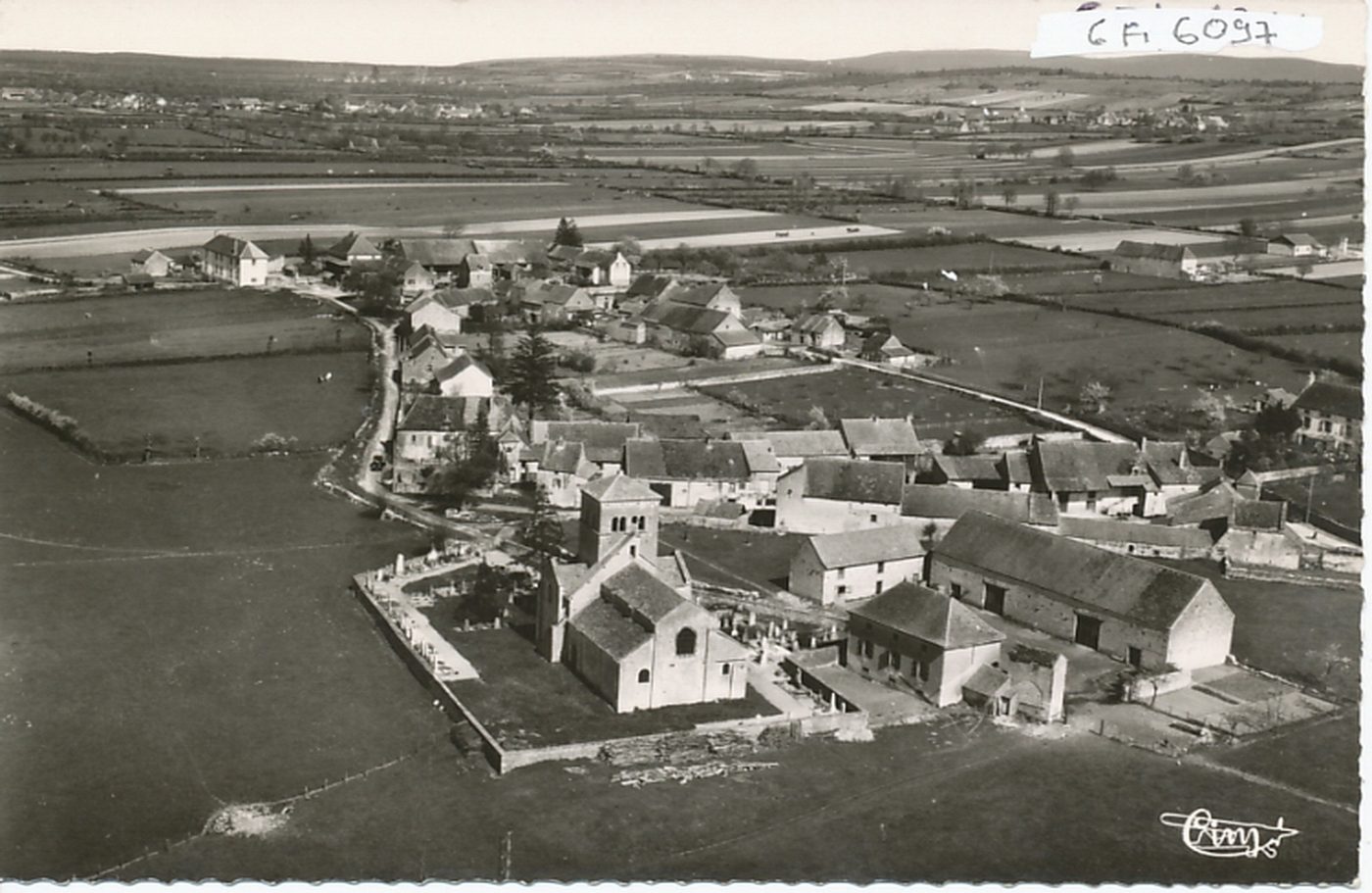 Environs de Cormatin. Vue générale aérienne.