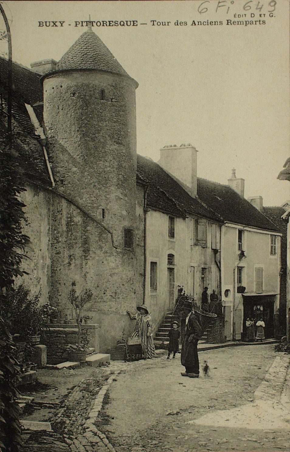 Buxy. Pittoresque. Tour des anciens remparts.