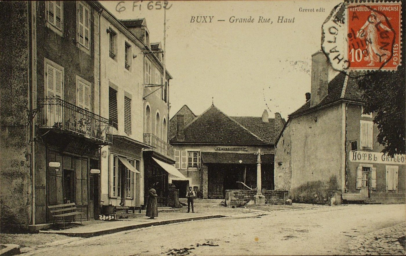 Buxy. Grande rue, haut.