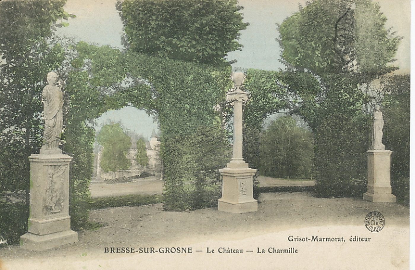 Bresse-sur-Grosne. Le château. La Charmille.