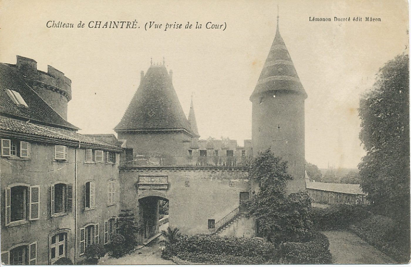 Château de Chaintré (vue prise de la cour).