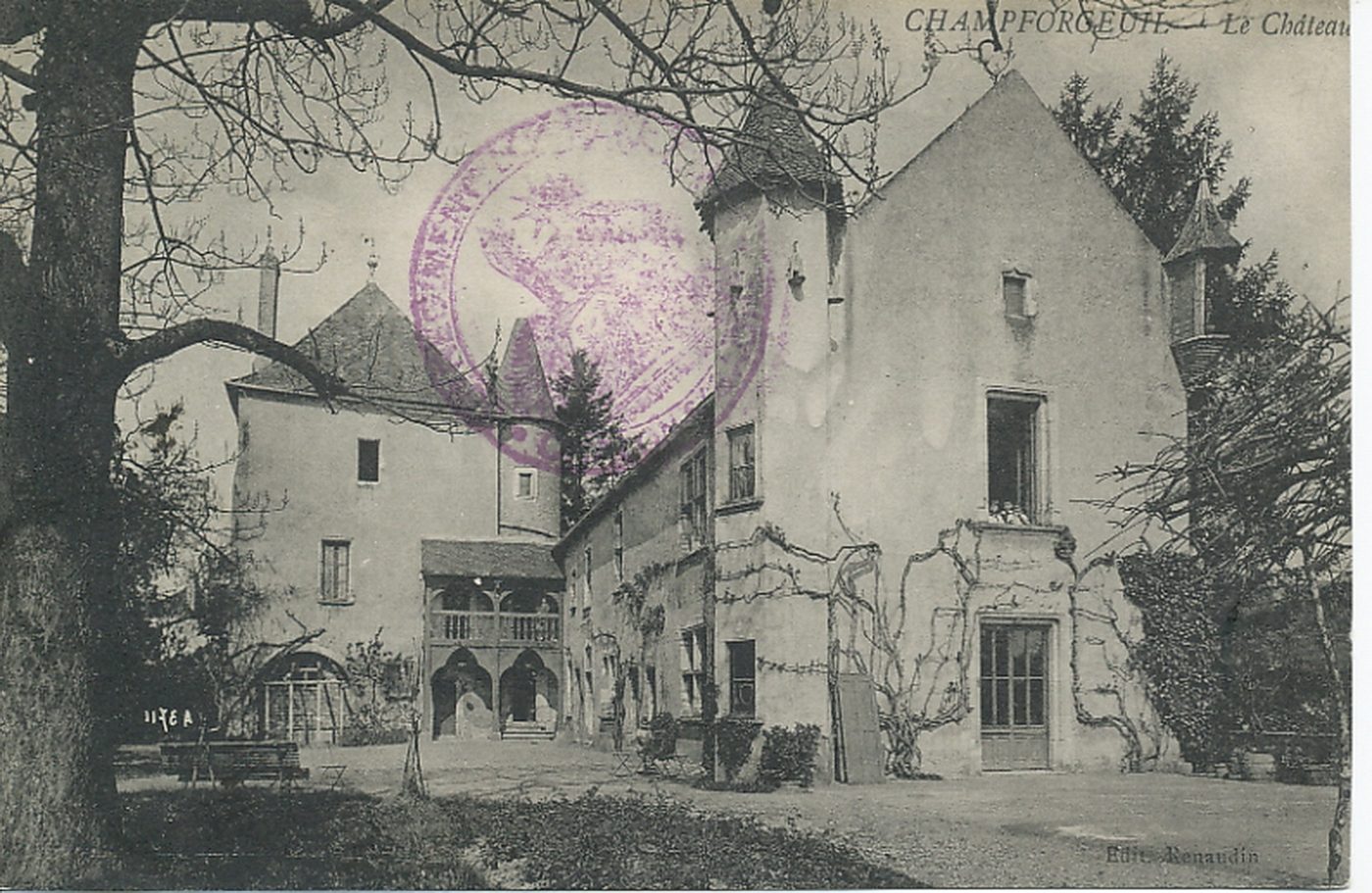 Champforgeuil. Le château.