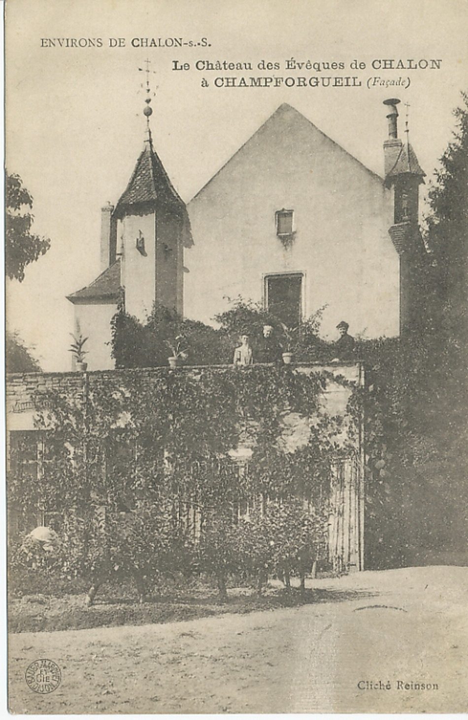 Environs de Chalon-sur-Saône. Le château des évêques de Chalon à Champforgeuil.