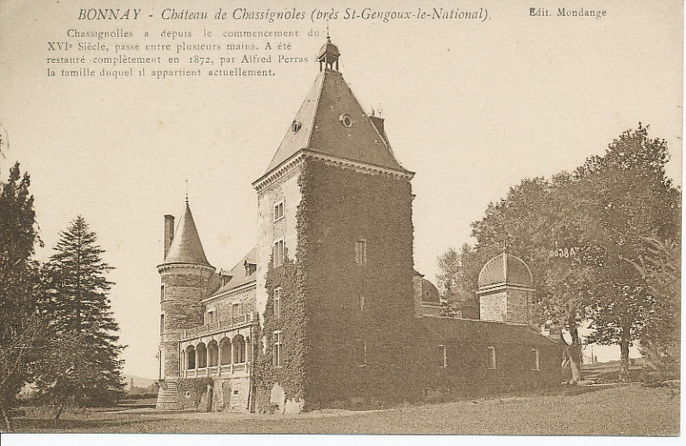 Bonnay. Château de Chassignole (près Saint-Gengoux-le-National). Chassignole a depuis le commencement du XVe s., passa entre plusieurs mains. A été restauré complètement en 1872, par Alfred Perras la famille duquel il appartient actuellement.