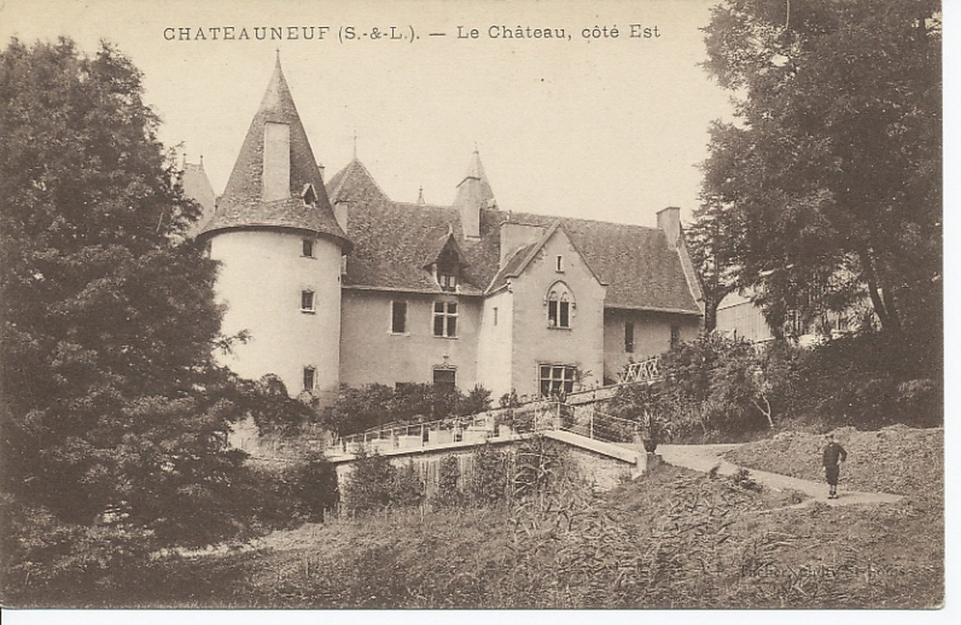 Châteauneuf. Le château, côté Est.