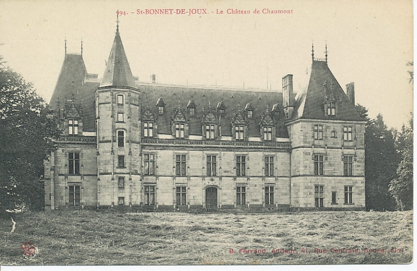 Saint-Bonnet-de-Joux. Le château de Chaumont.