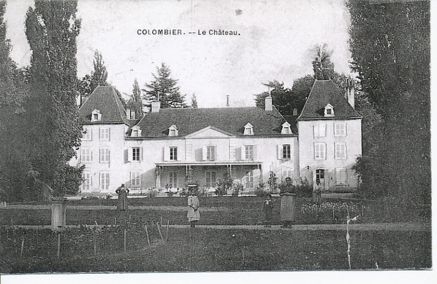 Colombier. Le château.