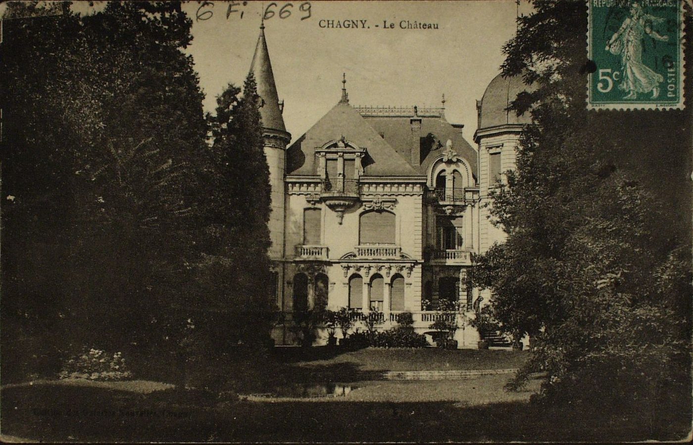 Chagny. Le château.