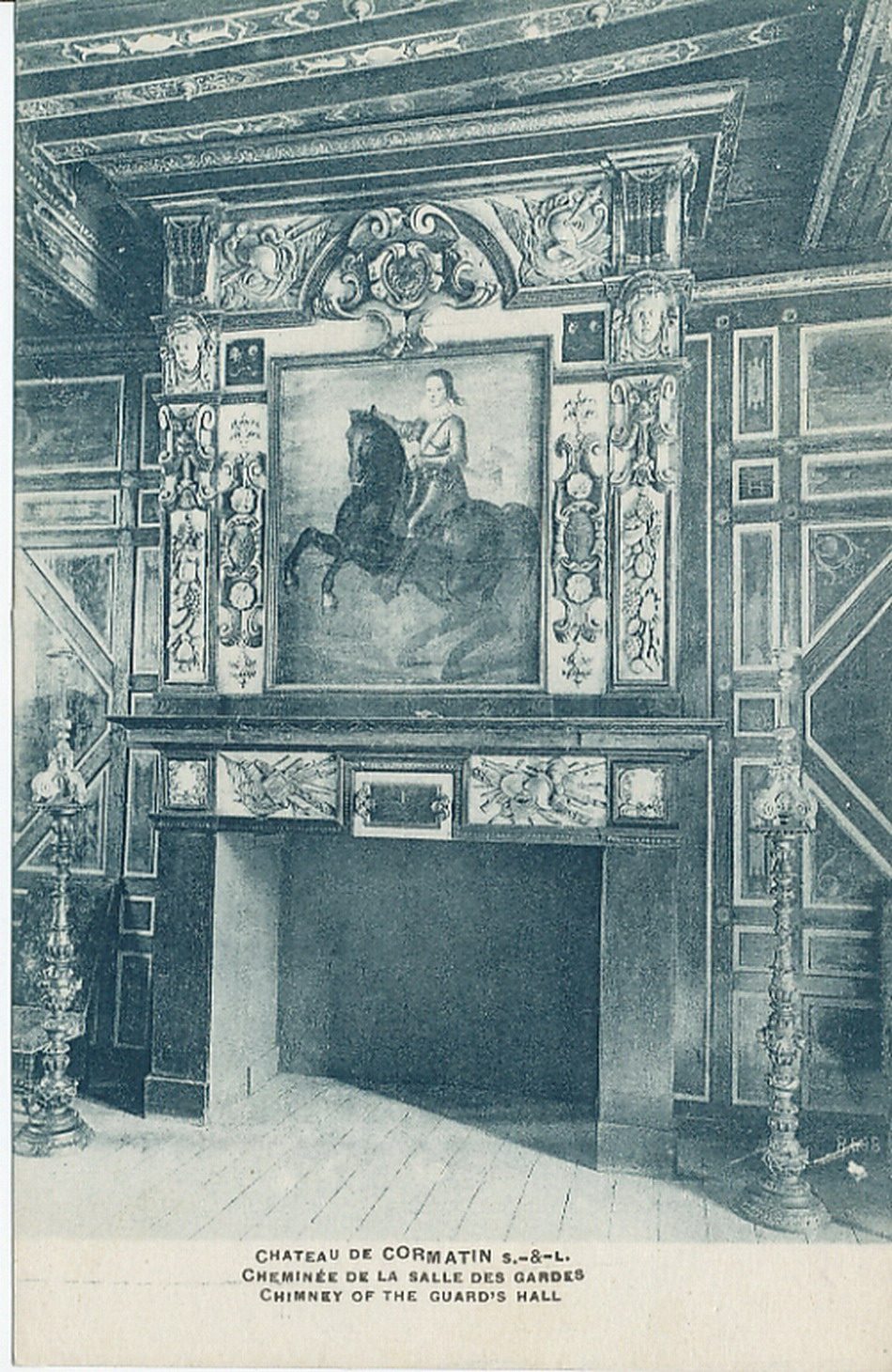 Château de Cormatin. Cheminée de la salle des gardes.