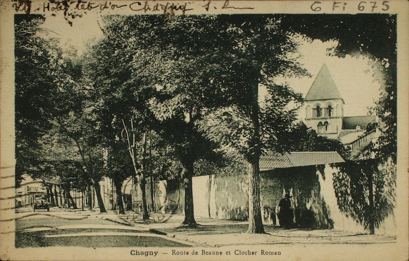 Chagny. Route de Beaune et clocher roman.