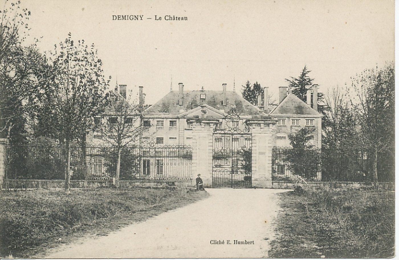 Demigny. Le château.