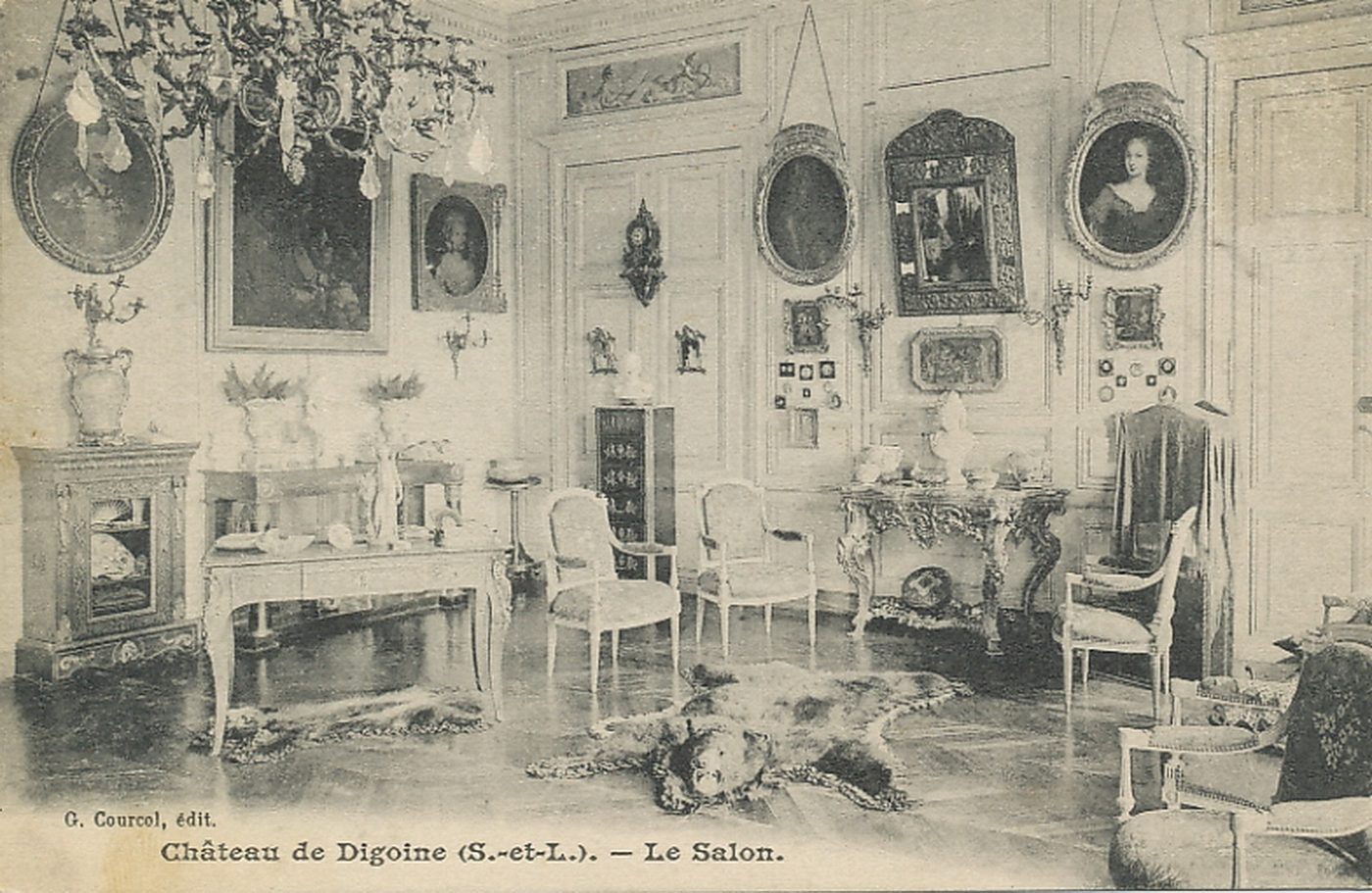 Château de Digoine. Le salon.