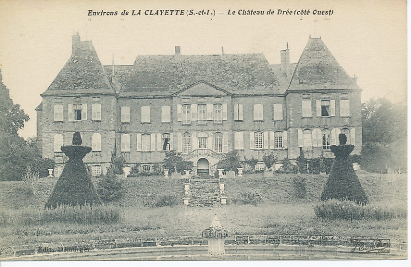 Environs de la Clayette. Le château de Drée (côté ouest).