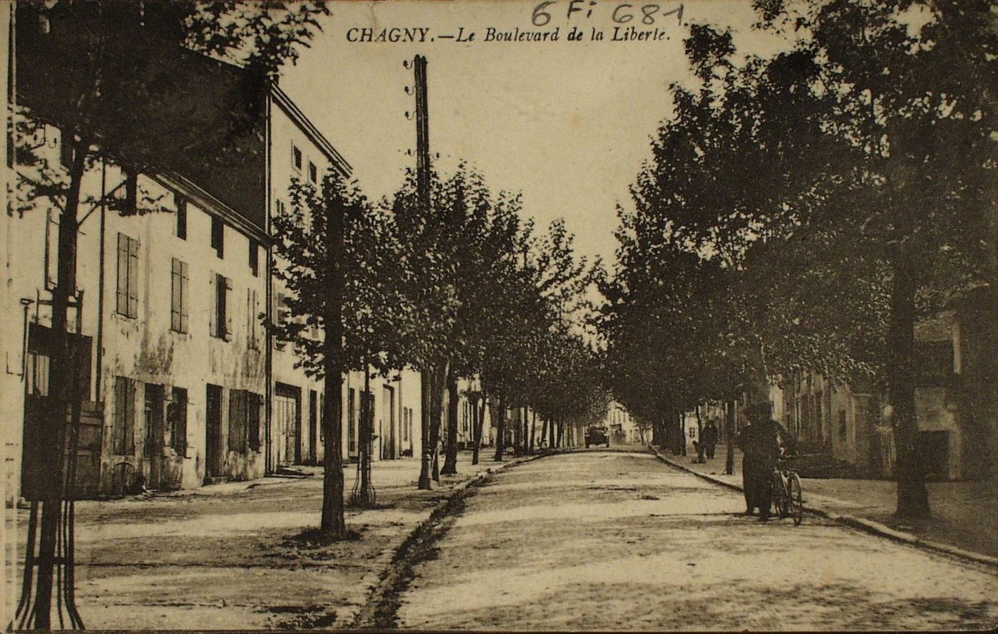 Chagny. Le boulevard de la Liberté.