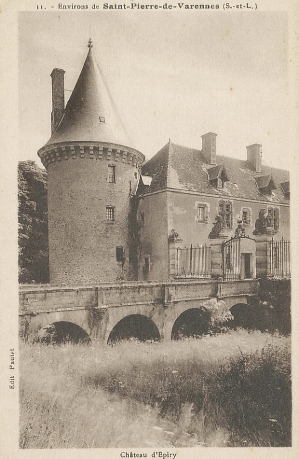 Environs de Saint-Pierre-de-Varennes. Château d'Epiry.