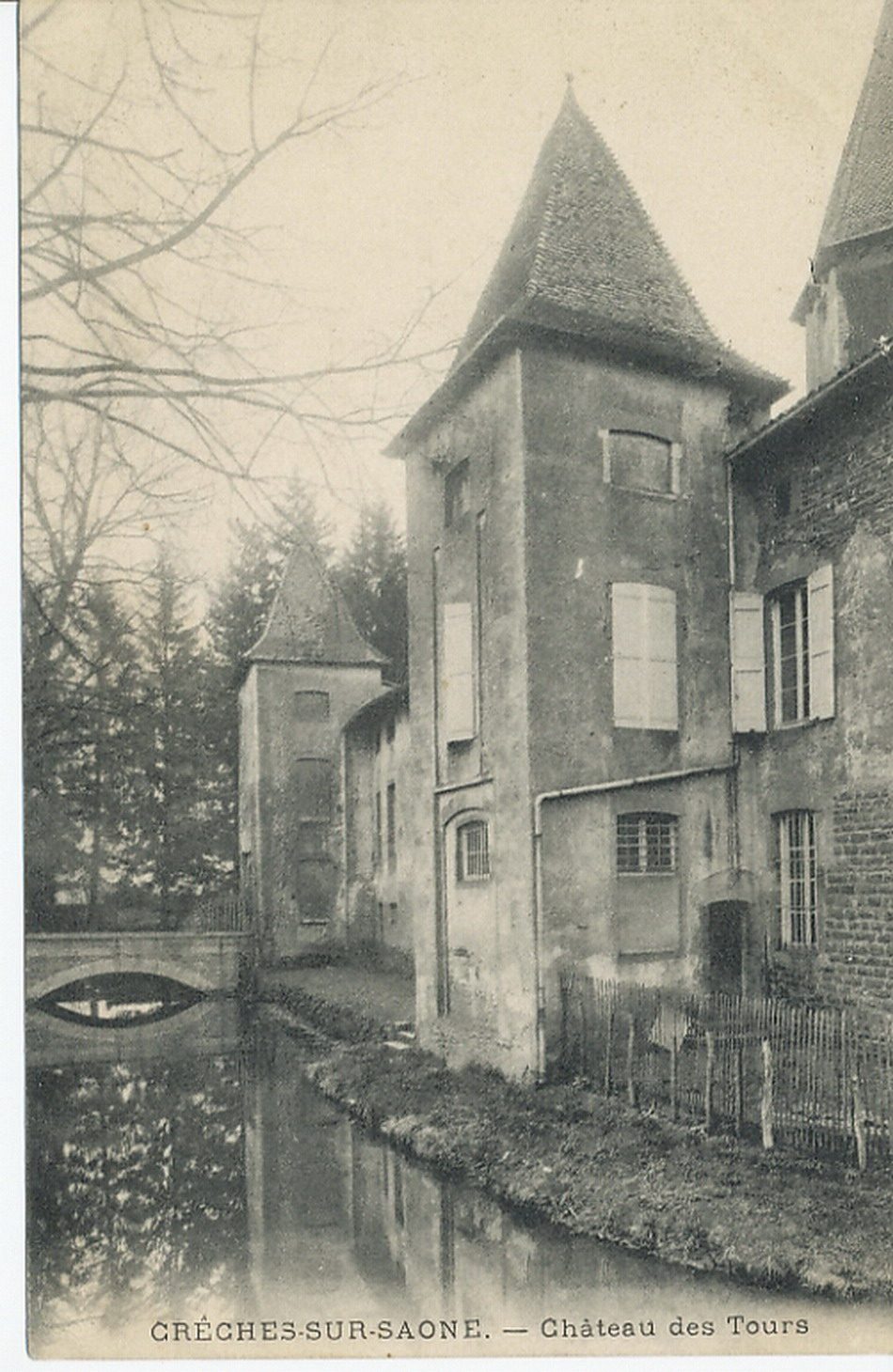 Crêches-sur-Saône. Château des Tours.