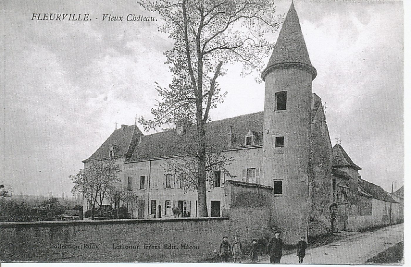 Fleurville. Le vieux château.