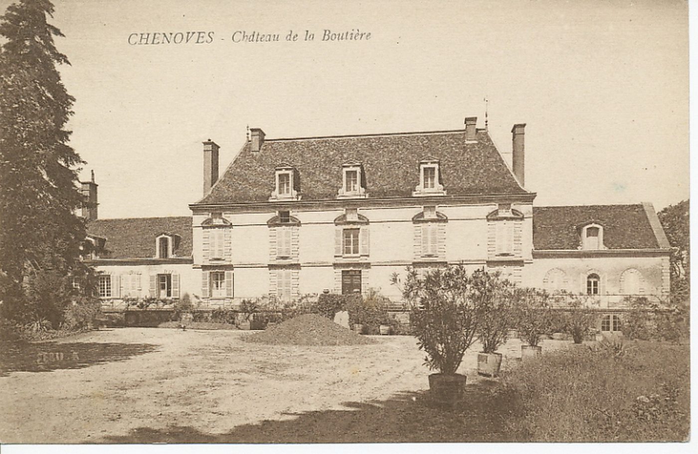 Chenôves. Château de la Bouthière.