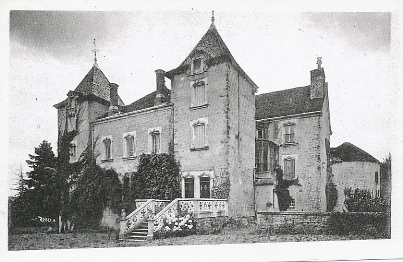 Igé. Château de la Bruyère.