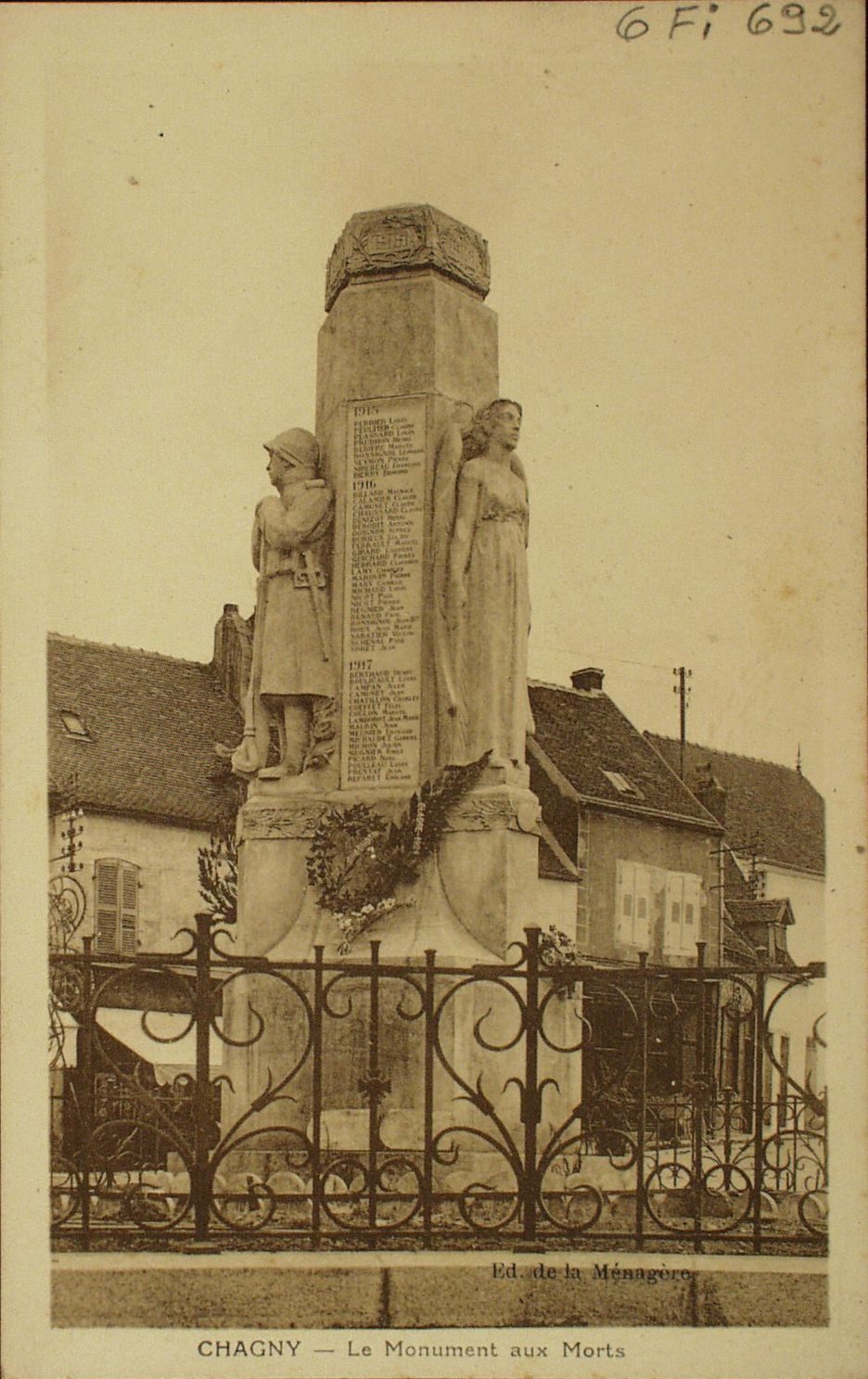 Chagny. Le monument aux morts.