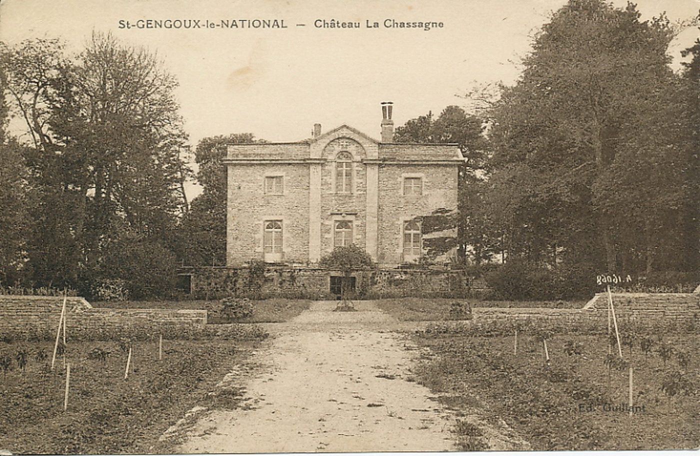 Saint-Gengoux-le-National. Château de la Chassagne.