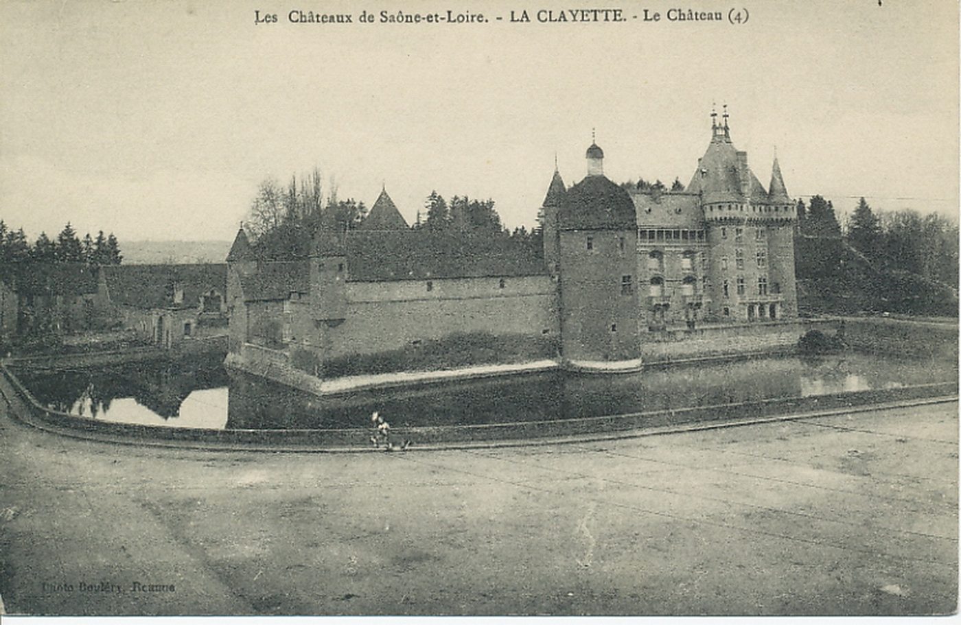 Les châteaux de Saône-et-Loire. La Clayette. Le château.