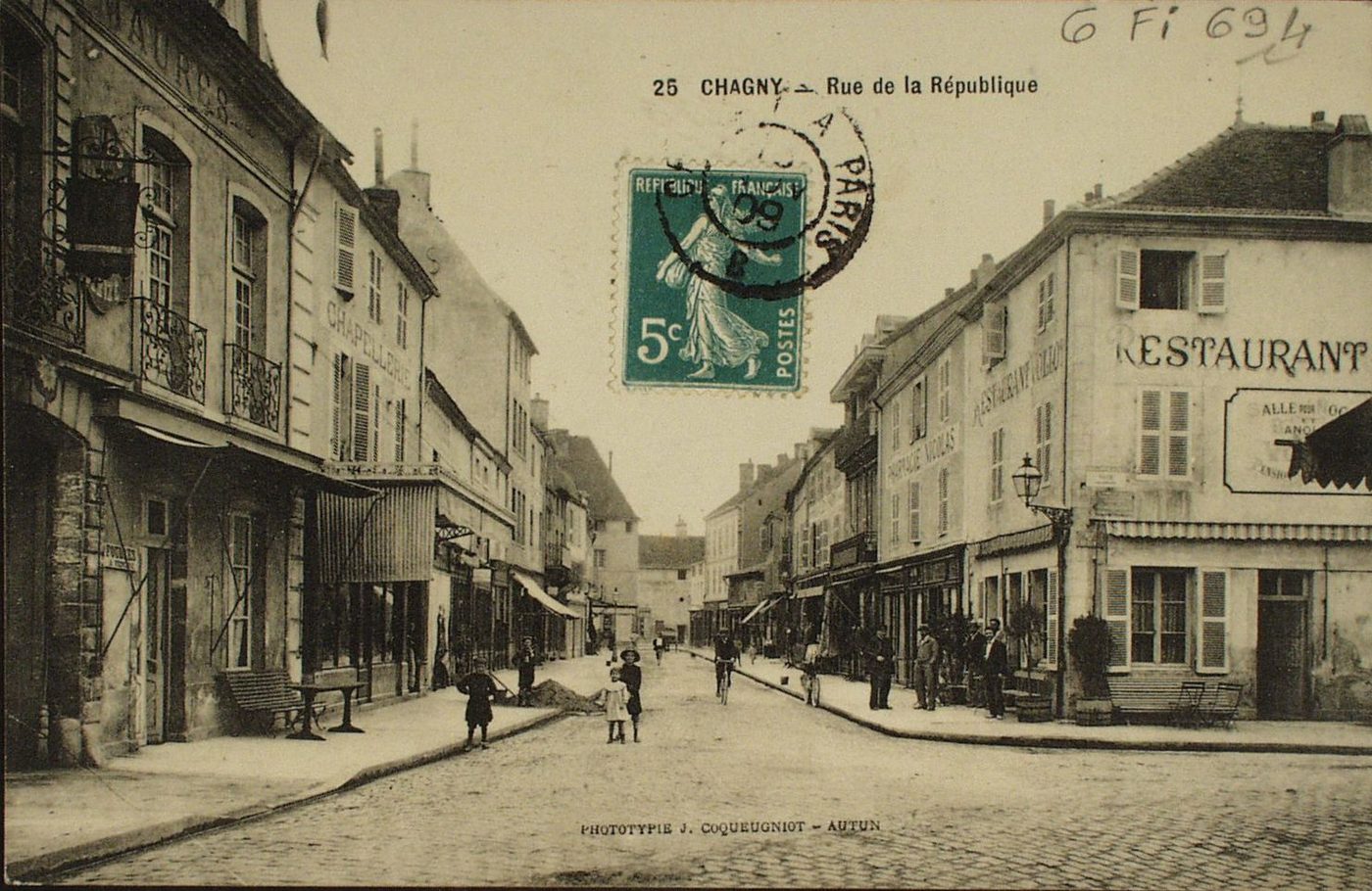 Chagny. Rue de la république.