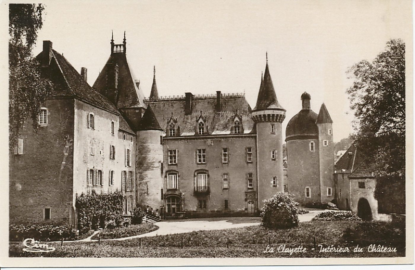 La Clayette. Intérieur du château.