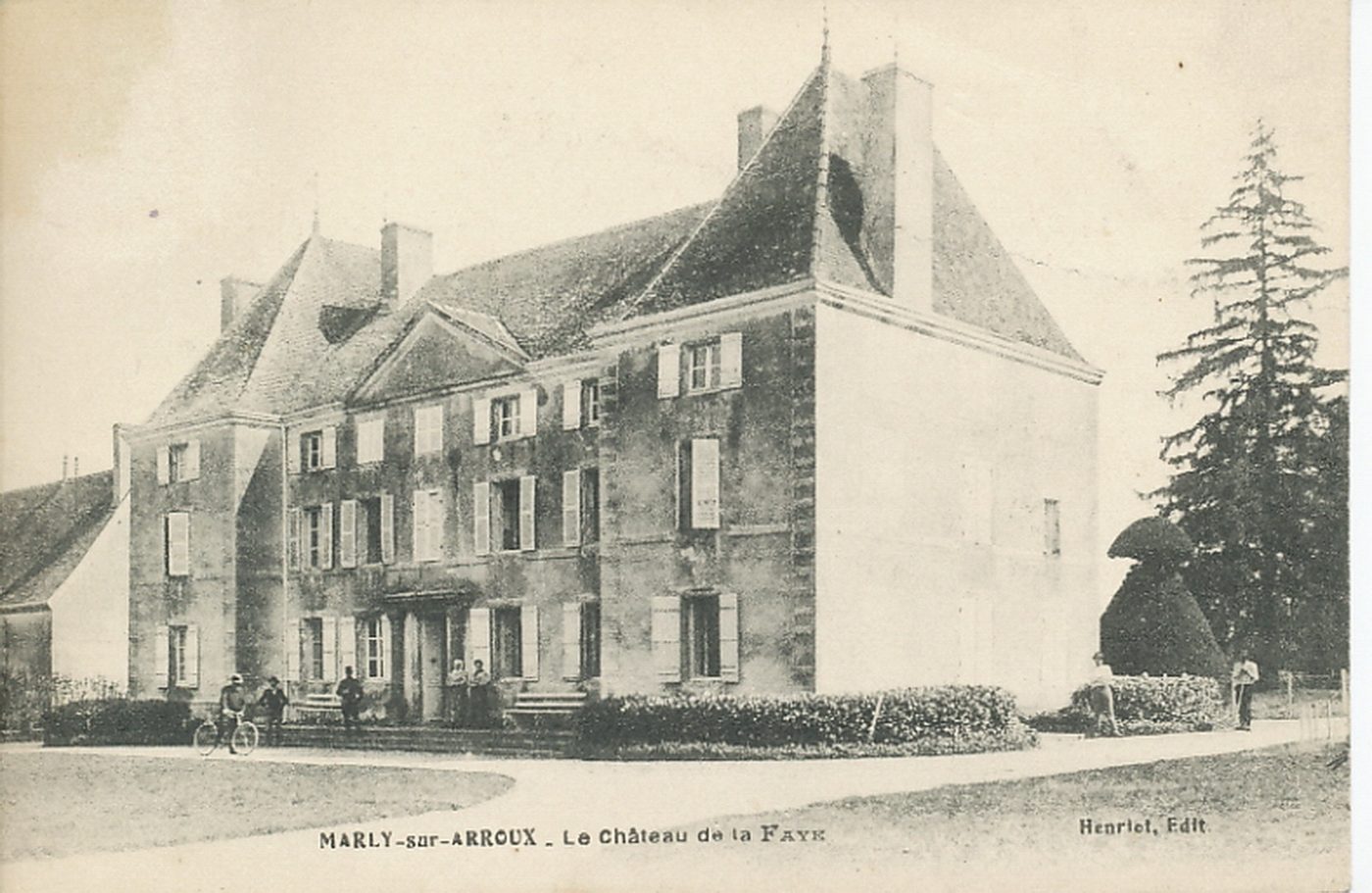Marly-sur-Arroux. Le château de la Faye.