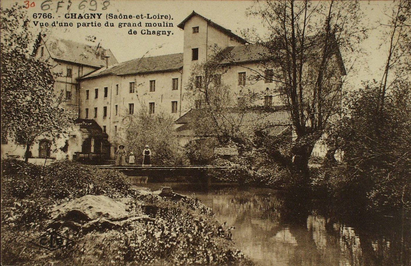 Chagny (Saône-et-Loire). Vue d'une partie du grand moulin de Chagny