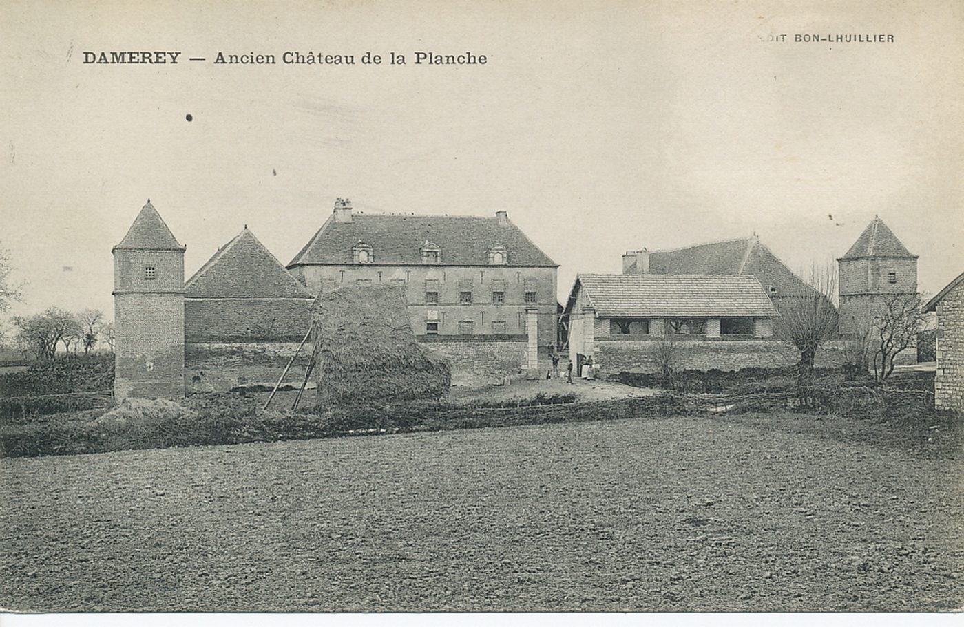 Damerey. Ancien château de la Planche.