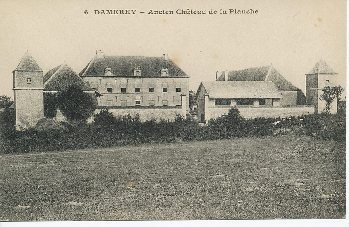 Damerey. Ancien château de la Planche.