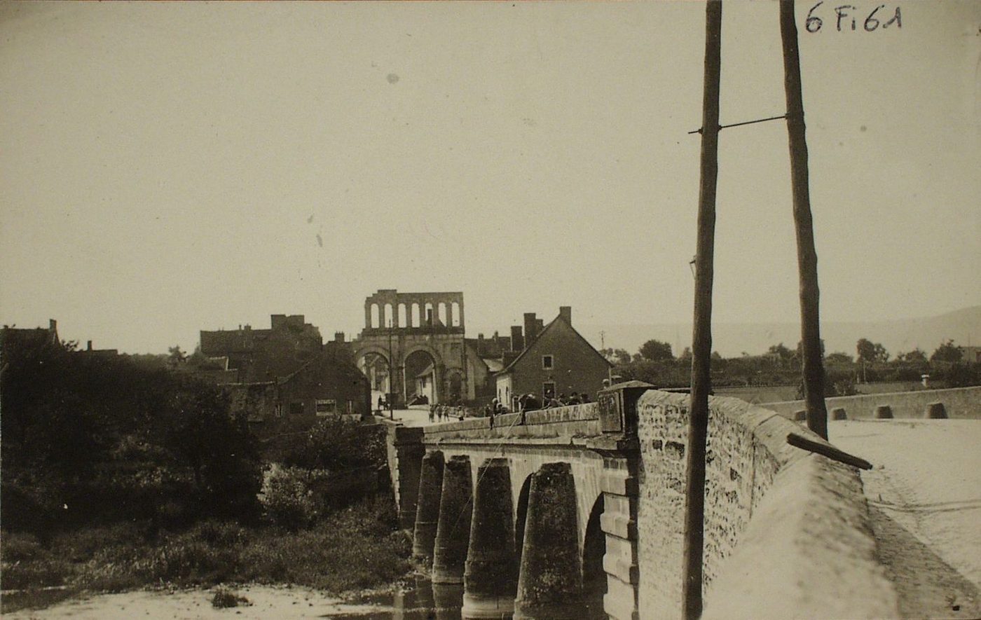 Porte de l'Arroux. Autun.